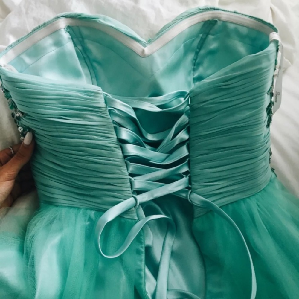 Ladies size 4 homecoming/prom dress